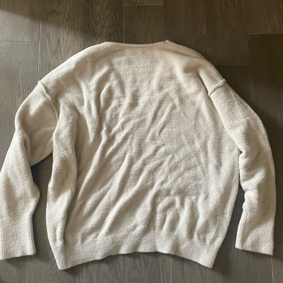 Aritzia Wilfred Free V neck sweater - Picture 4 of 4